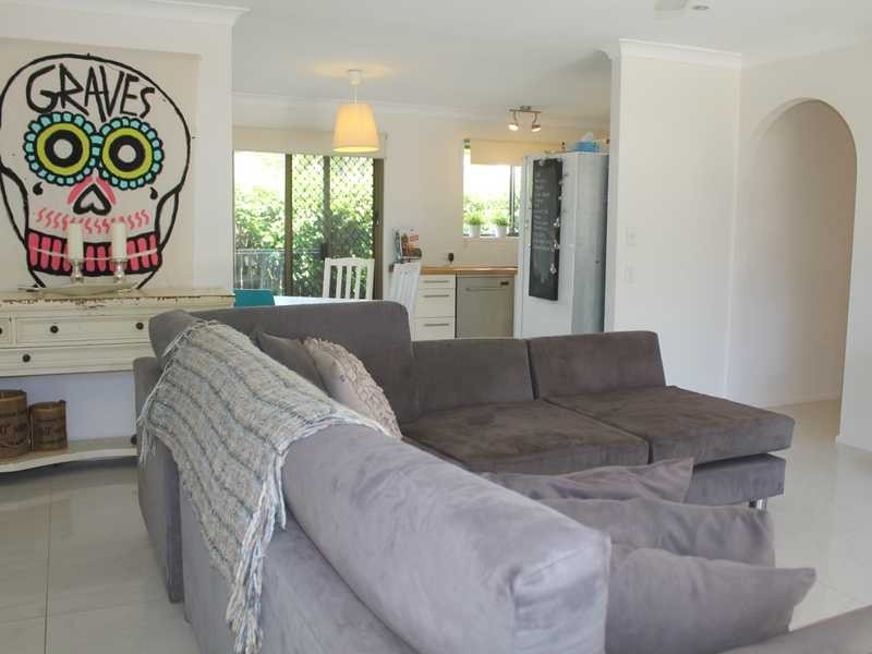 2/3 Hillstar Avenue, Burleigh Waters QLD 4220