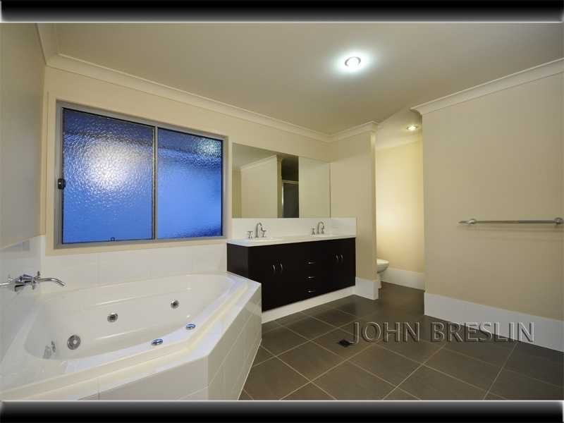 28 Willow Tree Drive, Reedy Creek QLD 4227