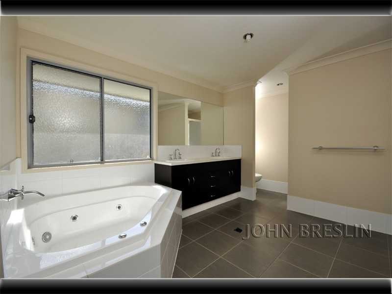 28 Willow Tree Drive, Reedy Creek QLD 4227