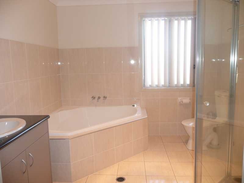 1/3 Marciana Crescent, Varsity Lakes QLD 4227