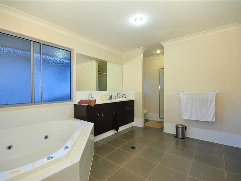 28 Willow Tree Drive, Reedy Creek QLD 4227