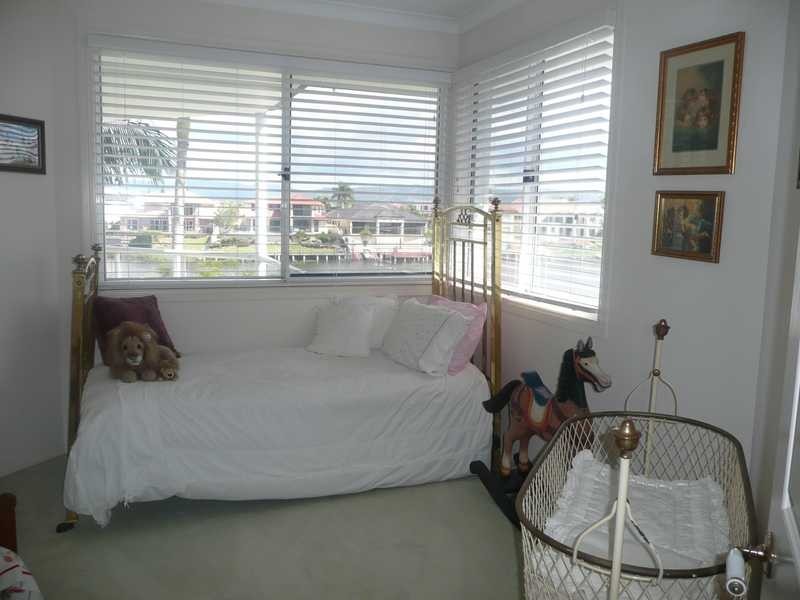 1 Cayman Drive, Clear Island Waters QLD 4226