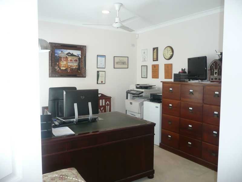 1 Cayman Drive, Clear Island Waters QLD 4226