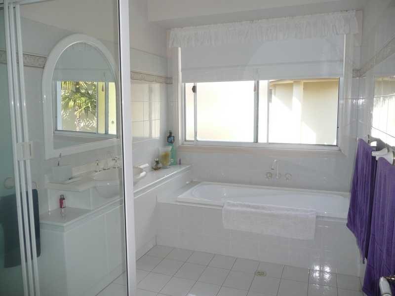 1 Cayman Drive, Clear Island Waters QLD 4226