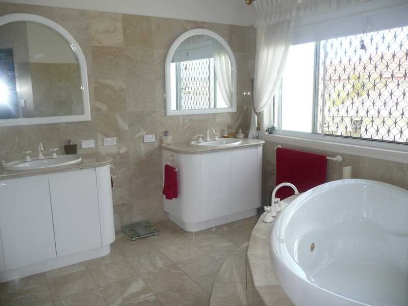 1 Cayman Drive, Clear Island Waters QLD 4226