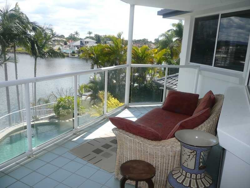 1 Cayman Drive, Clear Island Waters QLD 4226