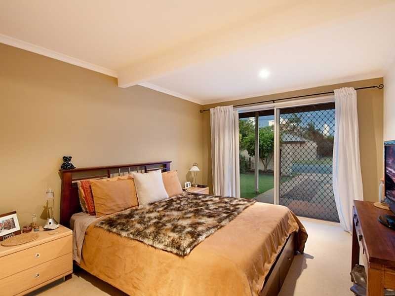 6 Aruma Avenue, Burleigh Waters QLD 4220