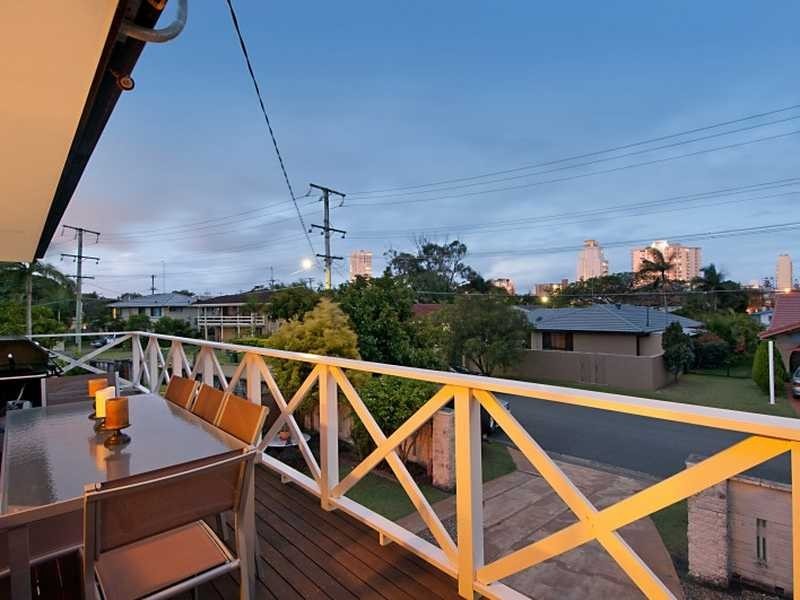 6 Aruma Avenue, Burleigh Waters QLD 4220