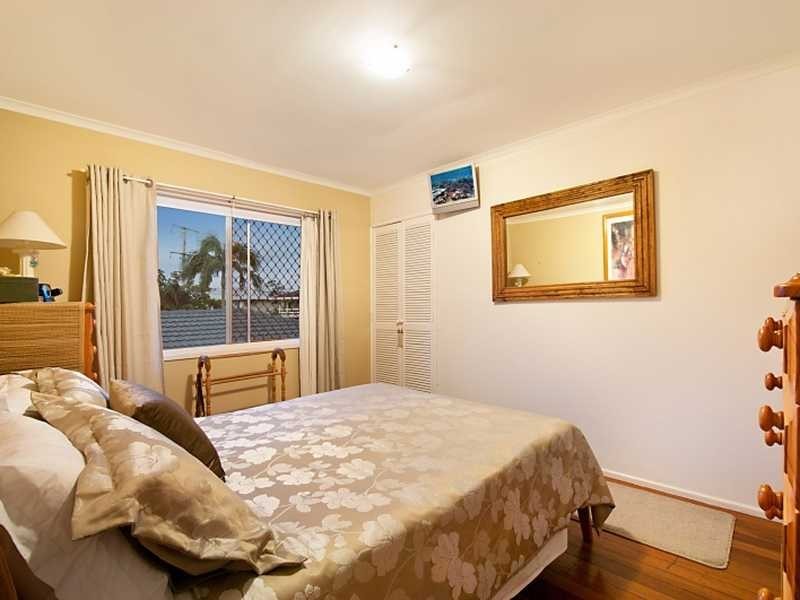 6 Aruma Avenue, Burleigh Waters QLD 4220