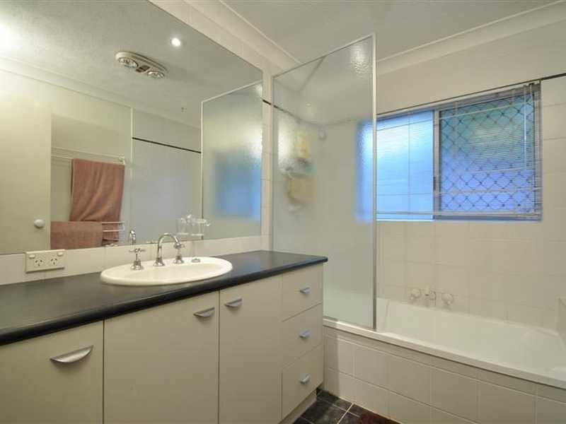 1/16 Wallaroo Way, Ashmore QLD 4214