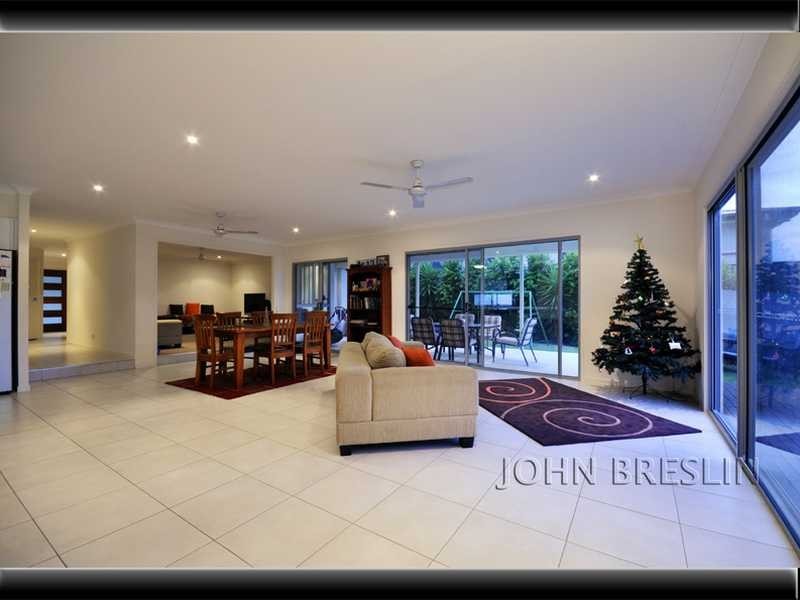 11 Skyburnett Street, Reedy Creek QLD 4227