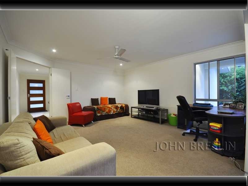 11 Skyburnett Street, Reedy Creek QLD 4227