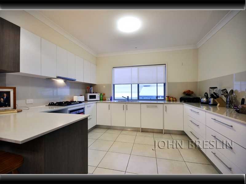11 Skyburnett Street, Reedy Creek QLD 4227