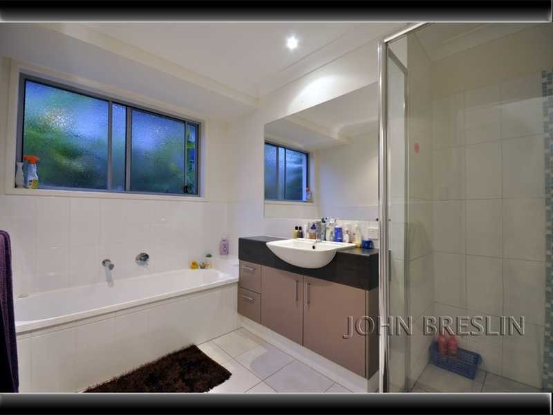 11 Skyburnett Street, Reedy Creek QLD 4227