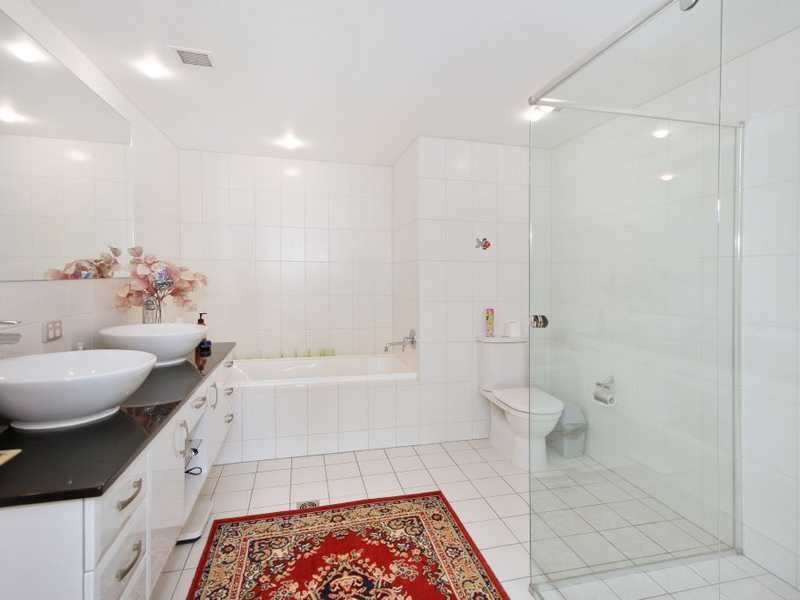 5/34 Riverwalk Ave, Robina QLD 4226