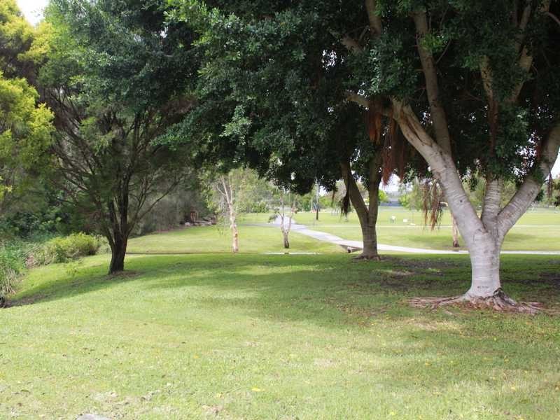 16 Willow Street, Varsity Lakes QLD 4227