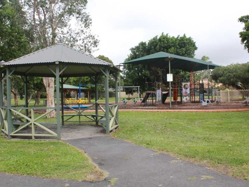 16 Willow Street, Varsity Lakes QLD 4227