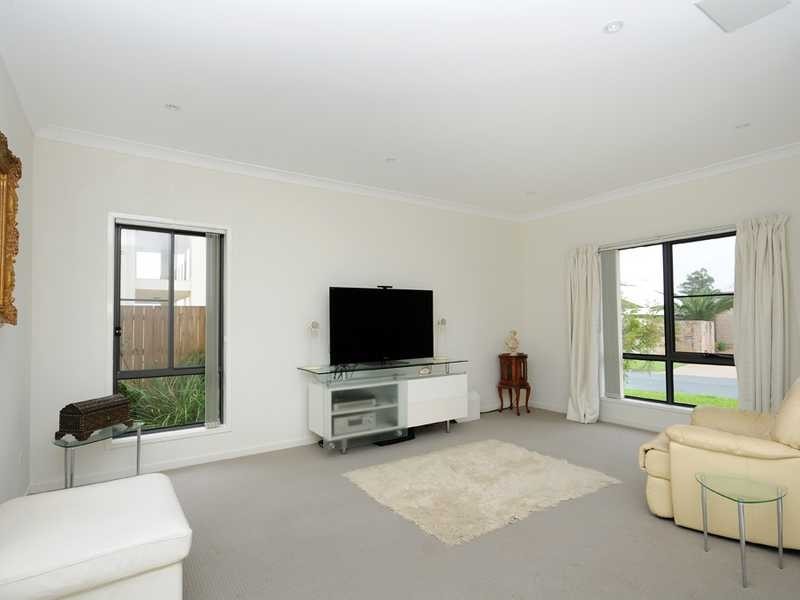 12 Casuarina Drive, Molendinar QLD 4214