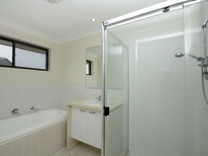 12 Casuarina Drive, Molendinar QLD 4214