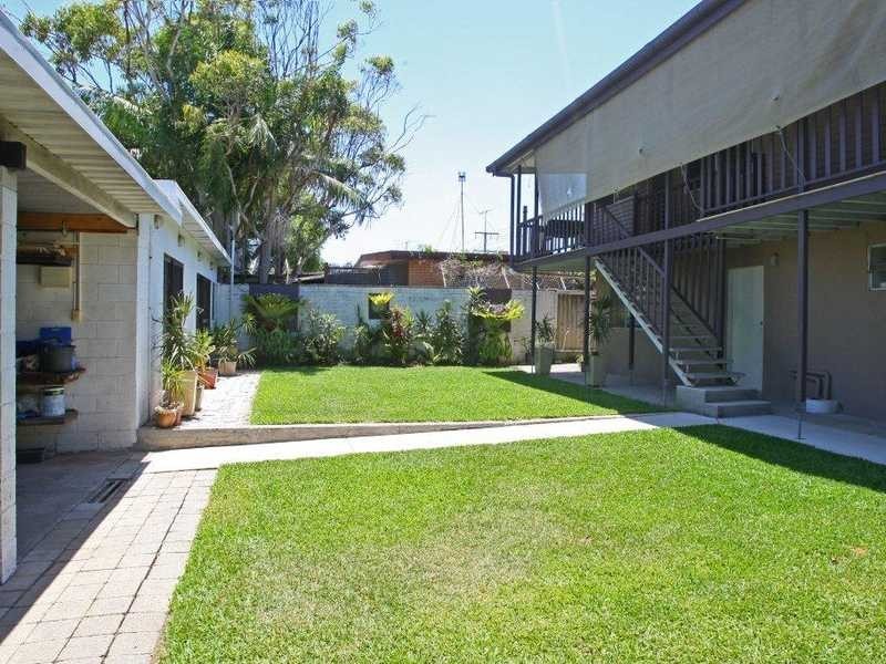 35 Mallawa Drive, Palm Beach QLD 4221