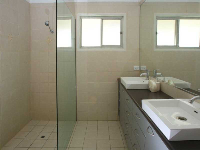 35 Mallawa Drive, Palm Beach QLD 4221