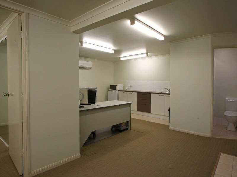 35 Mallawa Drive, Palm Beach QLD 4221