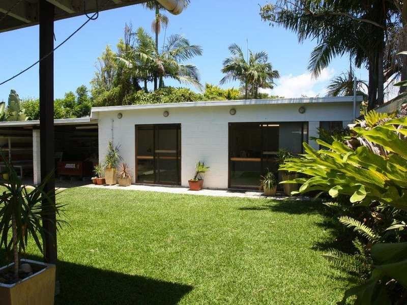 35 Mallawa Drive, Palm Beach QLD 4221