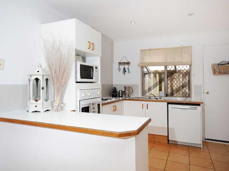 27 Montezuma Drive, Burleigh Waters QLD 4220
