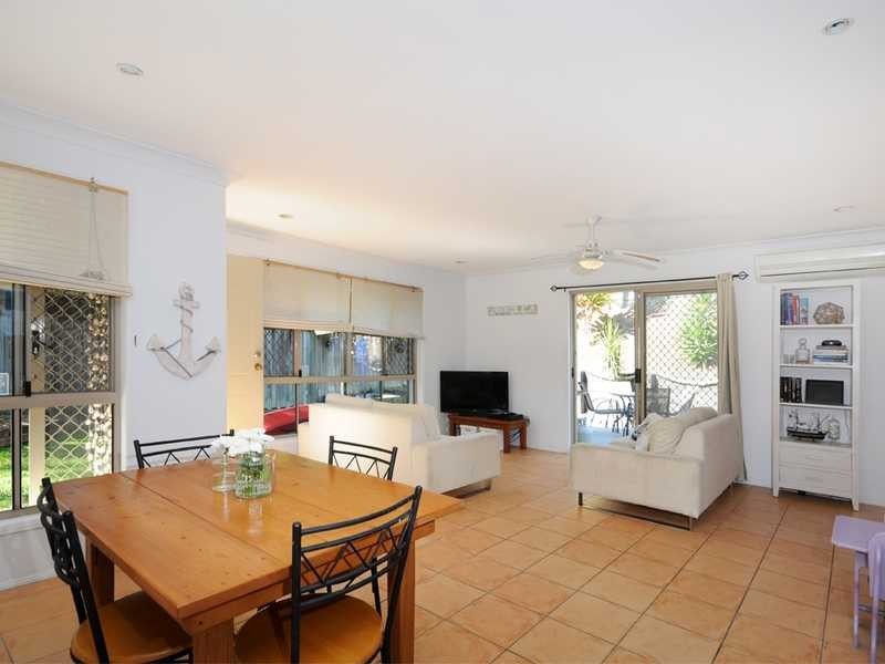 27 Montezuma Drive, Burleigh Waters QLD 4220