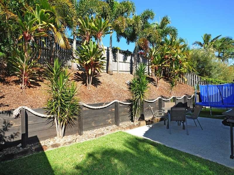 27 Montezuma Drive, Burleigh Waters QLD 4220