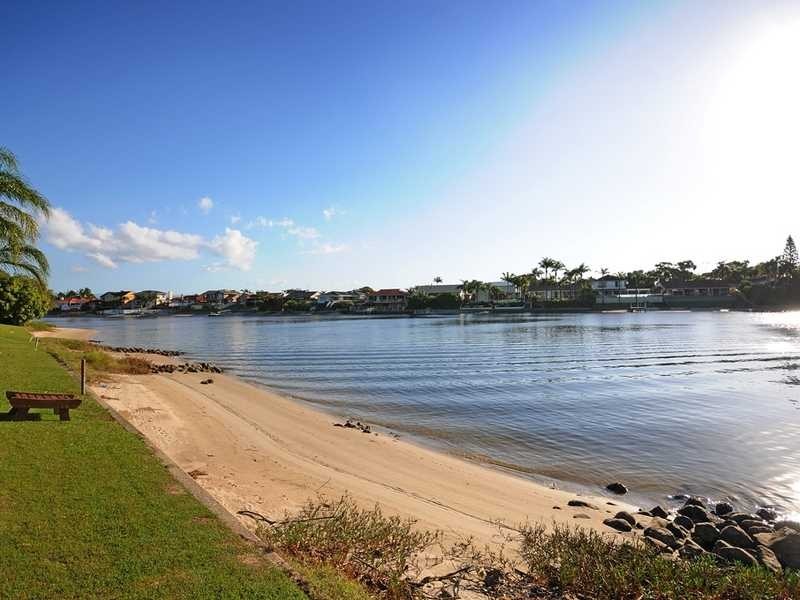 4/6 Aquila Crt, Mermaid Waters QLD 4218