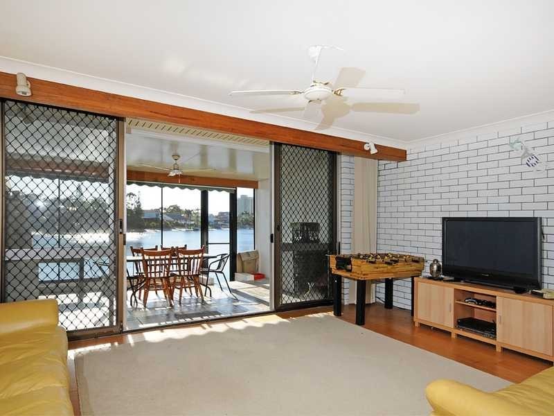 4/6 Aquila Crt, Mermaid Waters QLD 4218