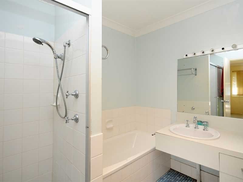 4/6 Aquila Crt, Mermaid Waters QLD 4218