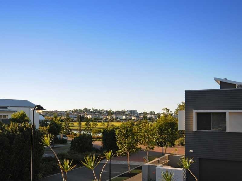 6 Menton Avenue, Varsity Lakes QLD 4227