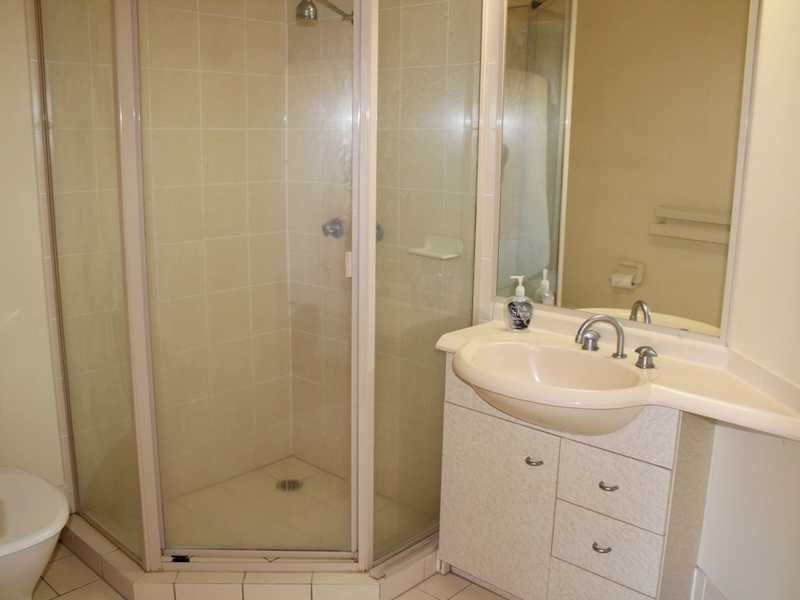 96/215 Cottesloe Dr, Mermaid Waters QLD 4218