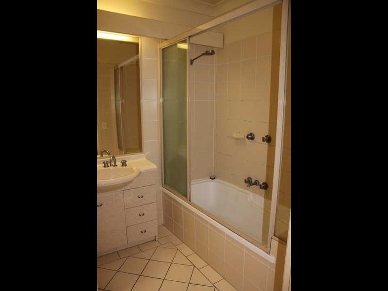 96/215 Cottesloe Dr, Mermaid Waters QLD 4218