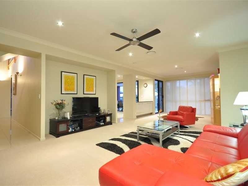 6 Giardino Lane, Varsity Lakes QLD 4227