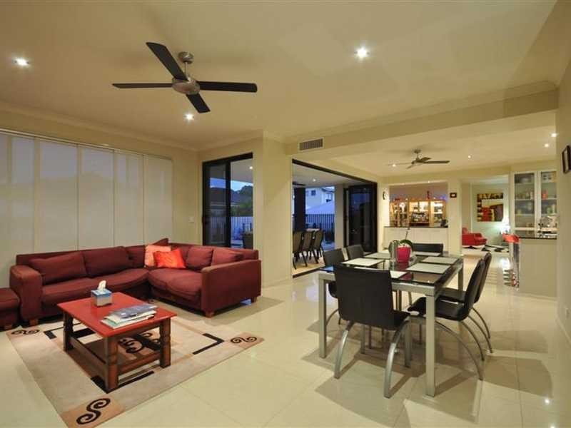 6 Giardino Lane, Varsity Lakes QLD 4227