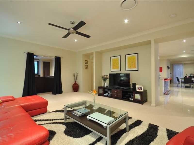 6 Giardino Lane, Varsity Lakes QLD 4227