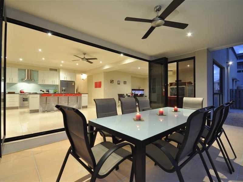 6 Giardino Lane, Varsity Lakes QLD 4227