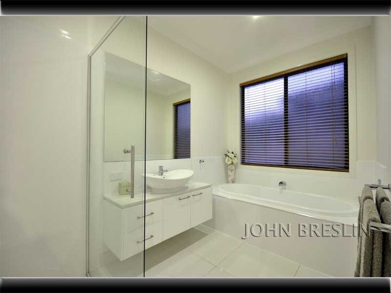 32 Willow Tree Drive, Reedy Creek QLD 4227