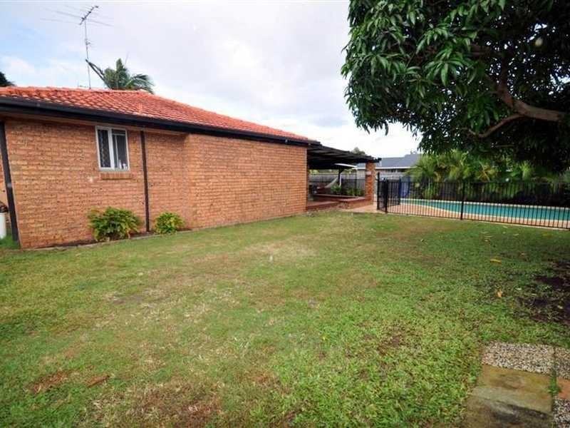 20 Hokitika Street, Broadbeach Waters QLD 4218