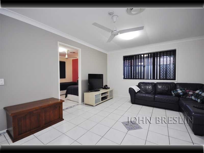 5 Oakland Court, Burleigh Waters QLD 4220