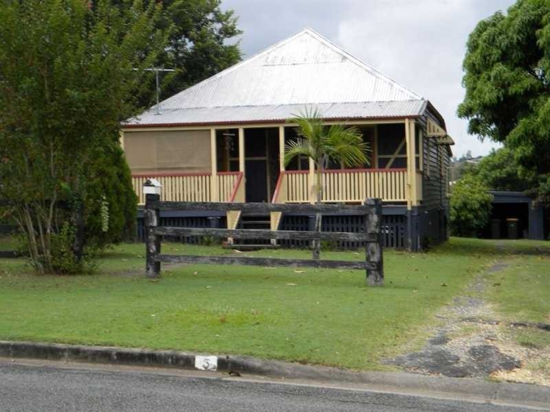 5 Hart Street, Beaudesert QLD 4285