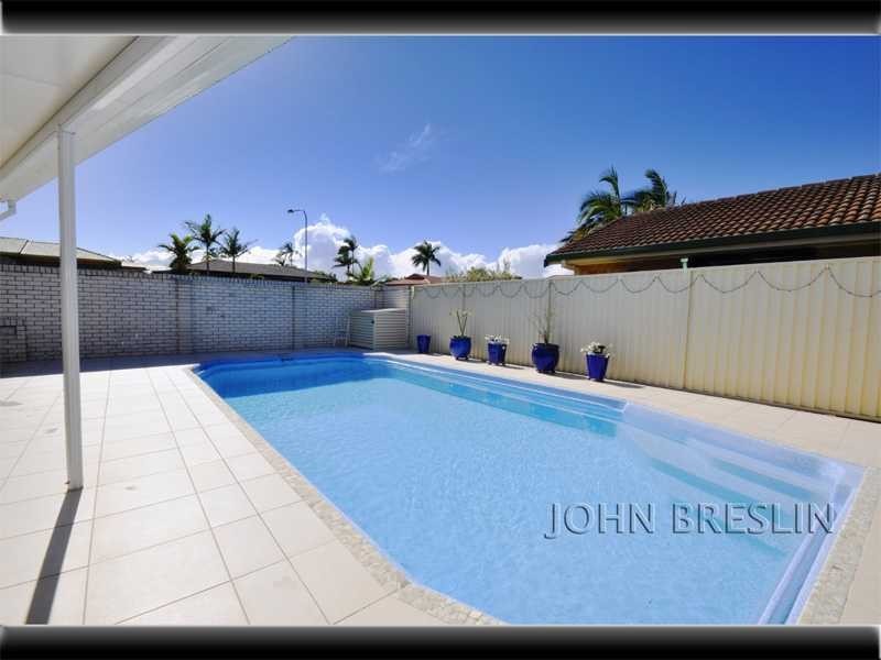 5 Oakland Court, Burleigh Waters QLD 4220