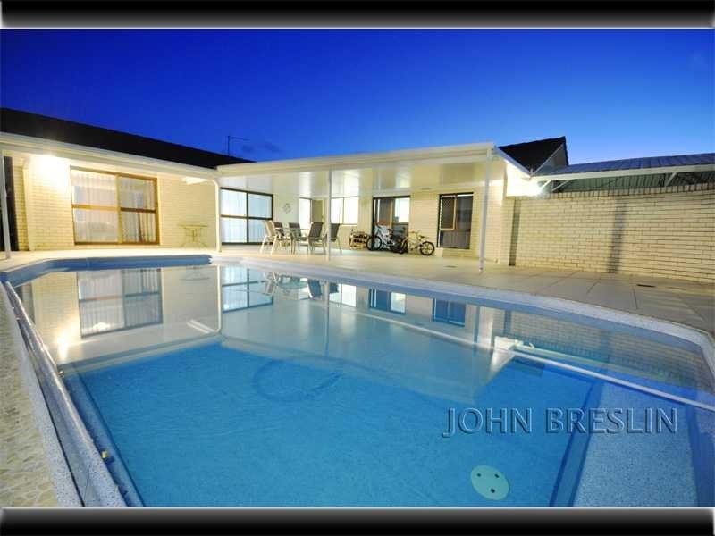 5 Oakland Court, Burleigh Waters QLD 4220