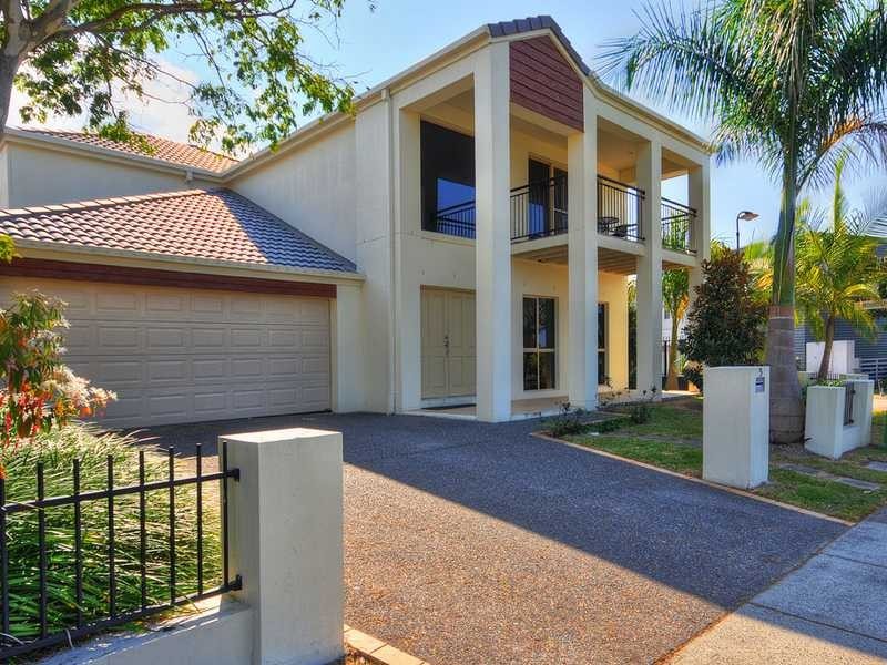 5 Menton Avenue, Varsity Lakes QLD 4227