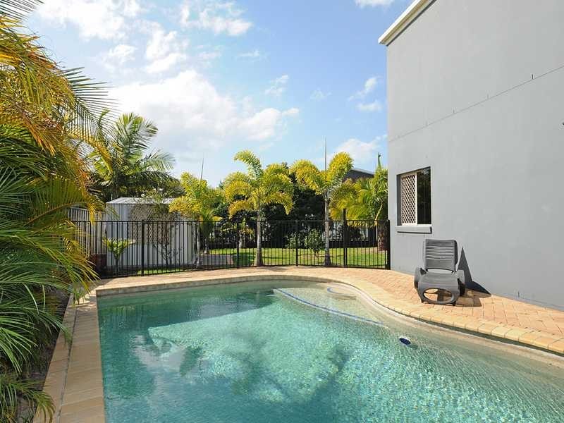 5 Menton Avenue, Varsity Lakes QLD 4227