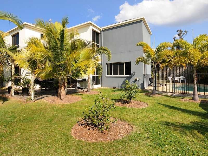 5 Menton Avenue, Varsity Lakes QLD 4227