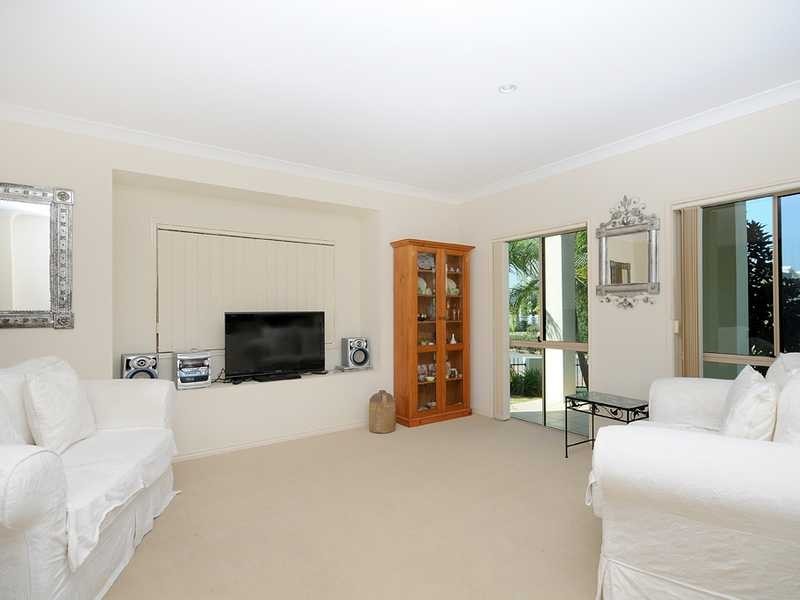 5 Menton Avenue, Varsity Lakes QLD 4227